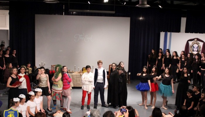 (Un) Happily Ever After - The Show